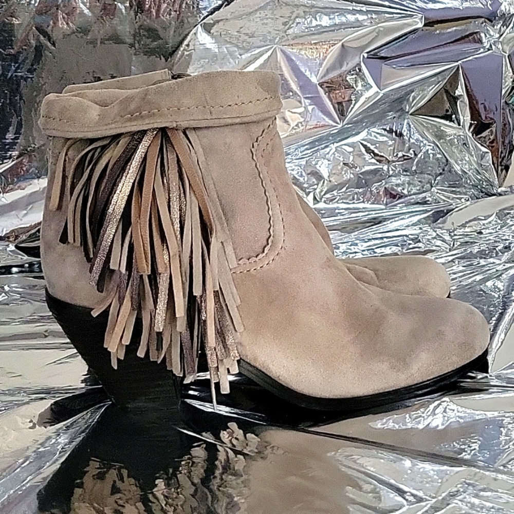 Sam Edelman women's Louie booties. Fabric 100% leather.  Stacked heel. L…